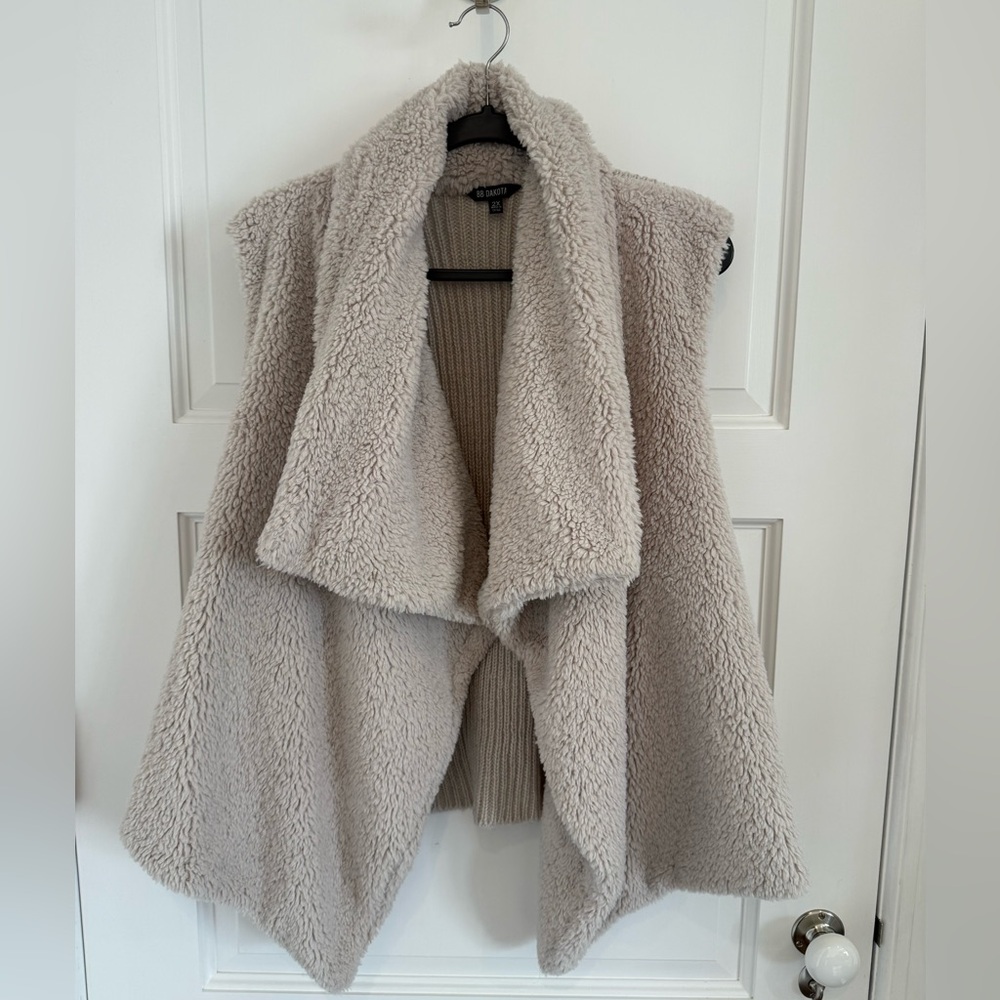 BB Dakota Cream Sherpa Vest.  Only worn a couple of times, Like New.